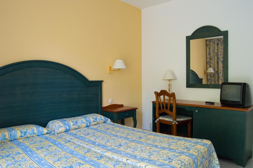 Hotel Es Pi 2 à Playa Migjorn Chambre photo